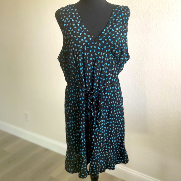 NWT BLACK AND BLUE PATTERN DRESS - Picture 7 of 14